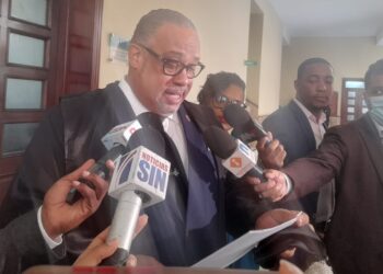 Denuncian abusos y persecusión del superintendente electricidad