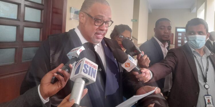 Denuncian abusos y persecusión del superintendente electricidad