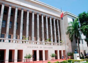 Estudiantes que bailaron en ropa interior no serán expulsadas￼