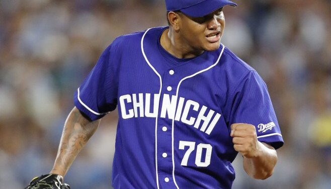 Lanzador zurdo dominicano Enny Romero firma en beisbol coreano