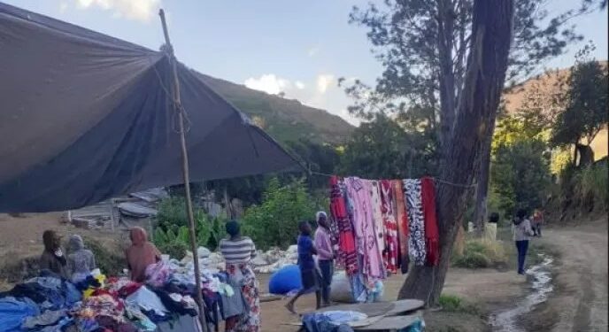 Haitianos ocupan entrada al Salto de Aguas Blancas en Constanza