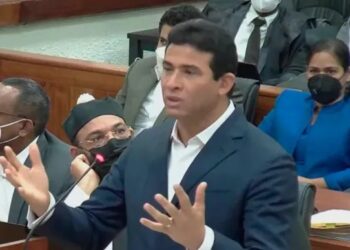 Colocan grillete a Adán Cáceres pero sigue proceso en su contra