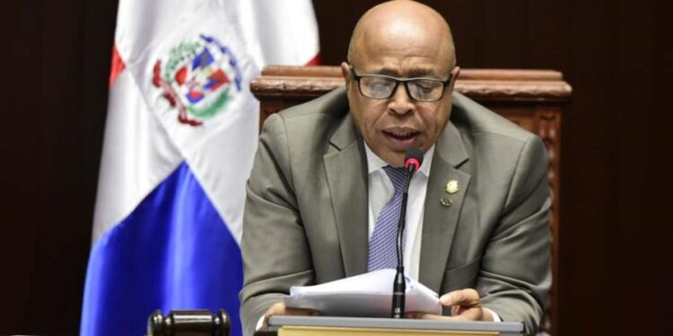 Pacheco asegura es falso que con proyecto de Fideicomiso Público se quiera violar leyes de Compras y de Acceso a la Información