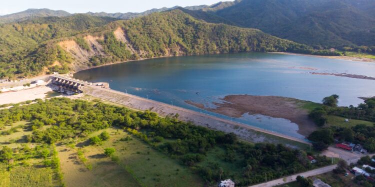 Retiran 100,000 metros cúbicos de sedimento del contraembalse Las Barías en tres meses