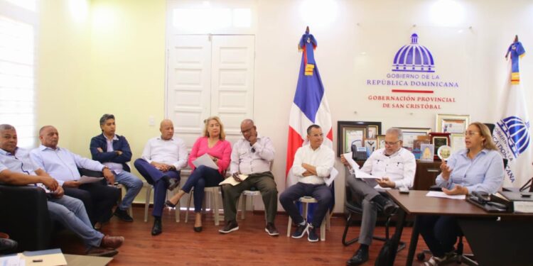 DIRECTOR DE ADESS SE REUNE CON AUTORIDADES DE SAN CRISTÓBAL