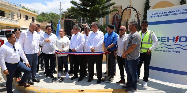 EGEHID entrega aceras y contenes al municipio de Jánico