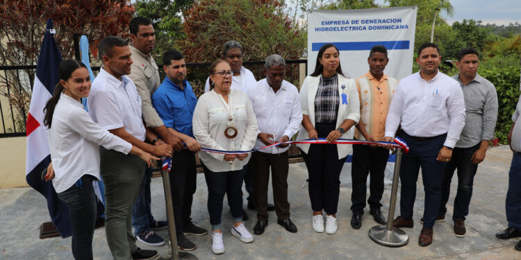 EGEHID entrega construye aceras y contenes en el distrito municipal El Rubio