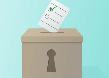 Jurados electorales de Perú inician el recuento de votos de actas observadas en comicios