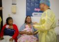 Piel con piel: la medicina que está cambiando la vida de bebés en RD