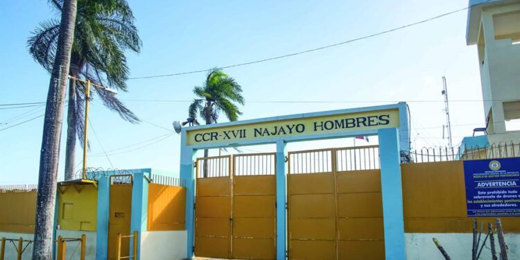 Una riña entre cinco reclusos en Najayo deja dos heridos