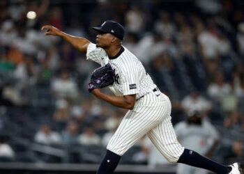 Los Yankees suben al dominicano Yerry De Los Santos para reforzar su bullpen