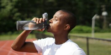 Si no limpias bien tu botella reutilizable puedes tener problemas gastrointestinales